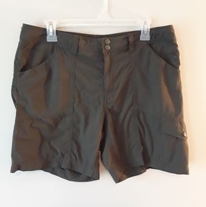 The North Face green sz 14 nylon cargo shorts